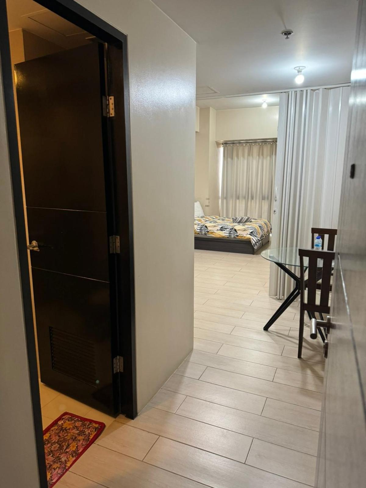 Henry'S Newport Condotel Pasay Eksteriør bilde