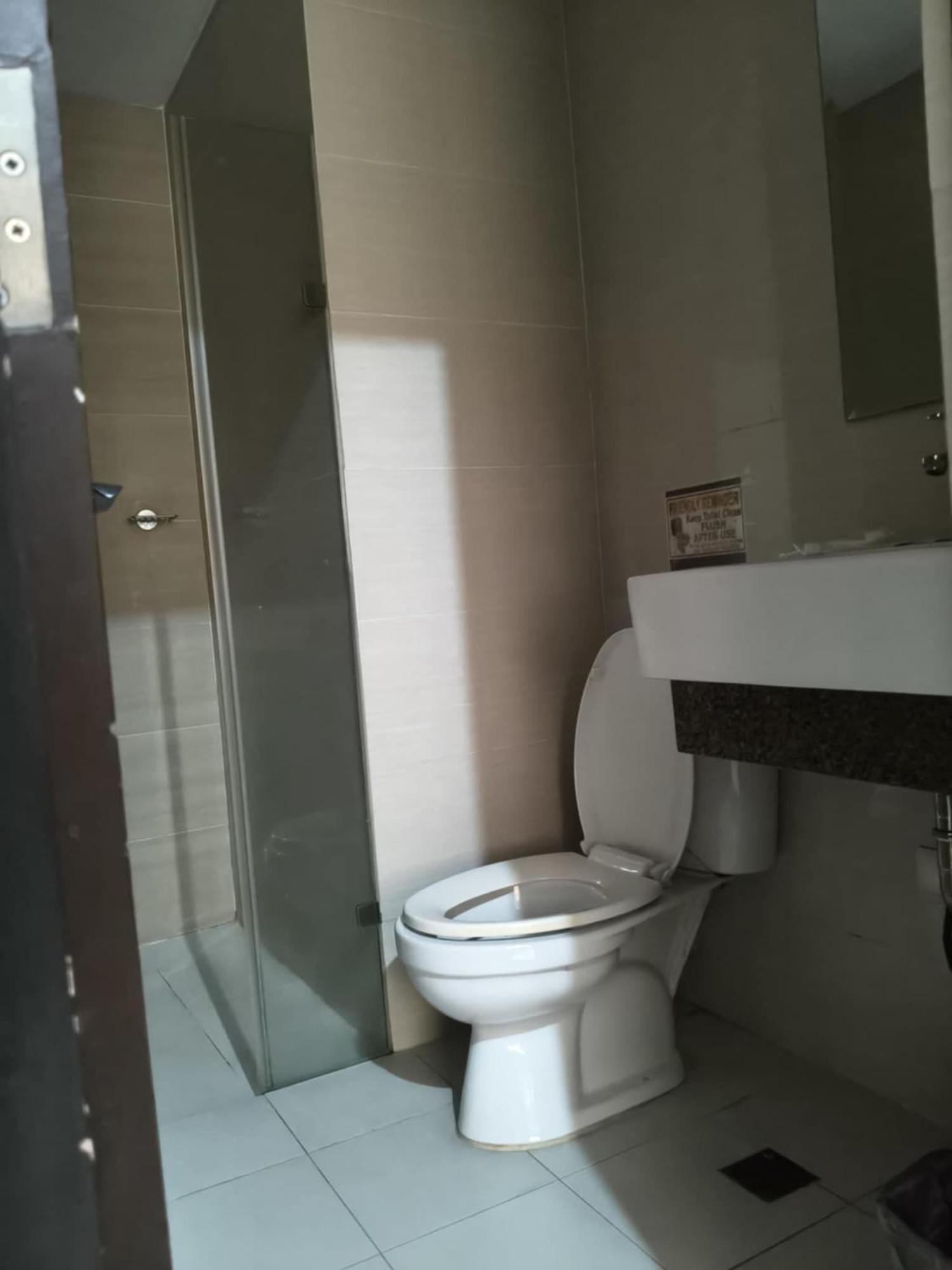 Henry'S Newport Condotel Pasay Eksteriør bilde