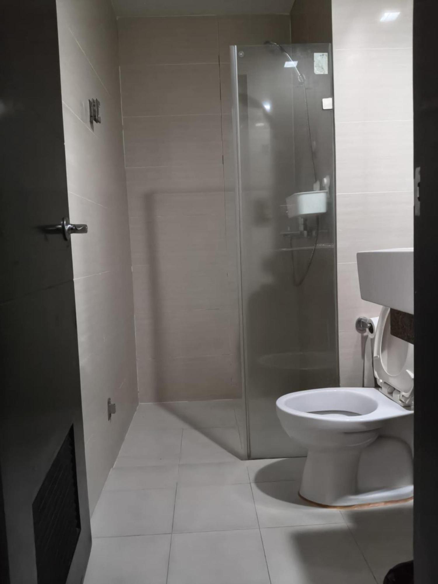 Henry'S Newport Condotel Pasay Eksteriør bilde